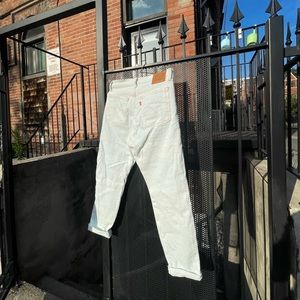 10/10 never worn Levis "wedgie" jean light blue/white